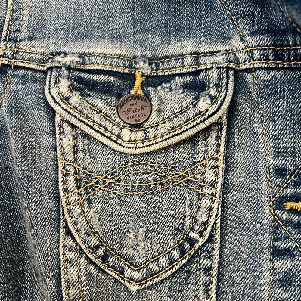 Abercrombie & Fitch Vintage 92 Distressed Jean Jacket Size S - Picture 5 of 8